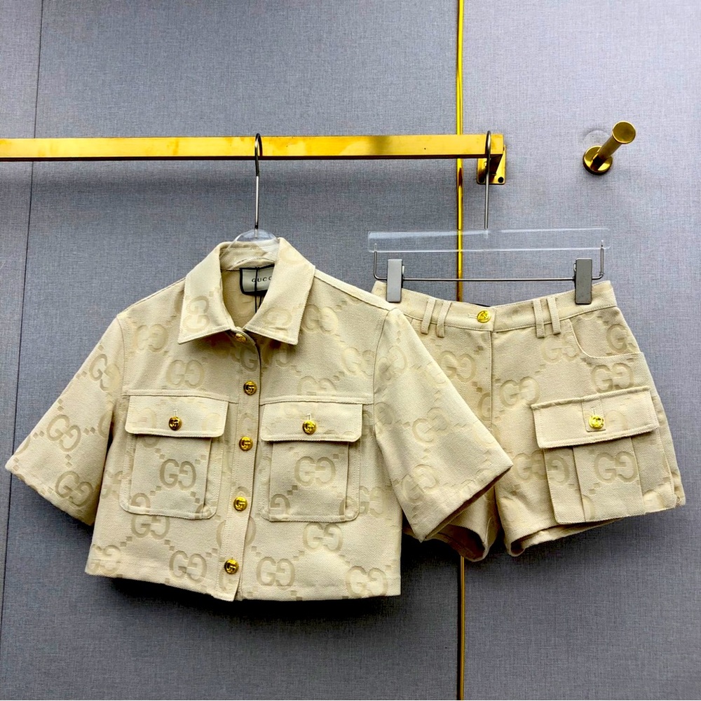 The super nice set Gucci, it was present, did not fit in size((